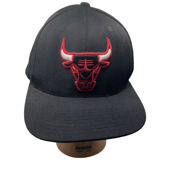 Chicago Bulls Baseball Hat Mitchell & Ness Hardwood Classics Wool Black Red - Picture 11 of 11